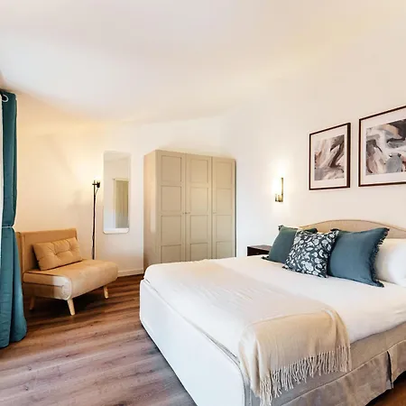 Lägenhet Loft Monti By Quokka 360 - A 10 Min Walk From The Como's Centre Como